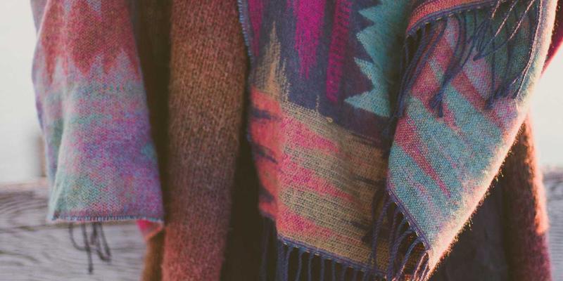 AI浪潮下的创意设计革命：多列布局、蜂巢网与北欧风如何重塑视觉叙事